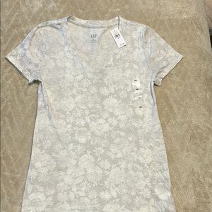 GAP Women's Floral V-Neck T-Shirt - Cream & Gray